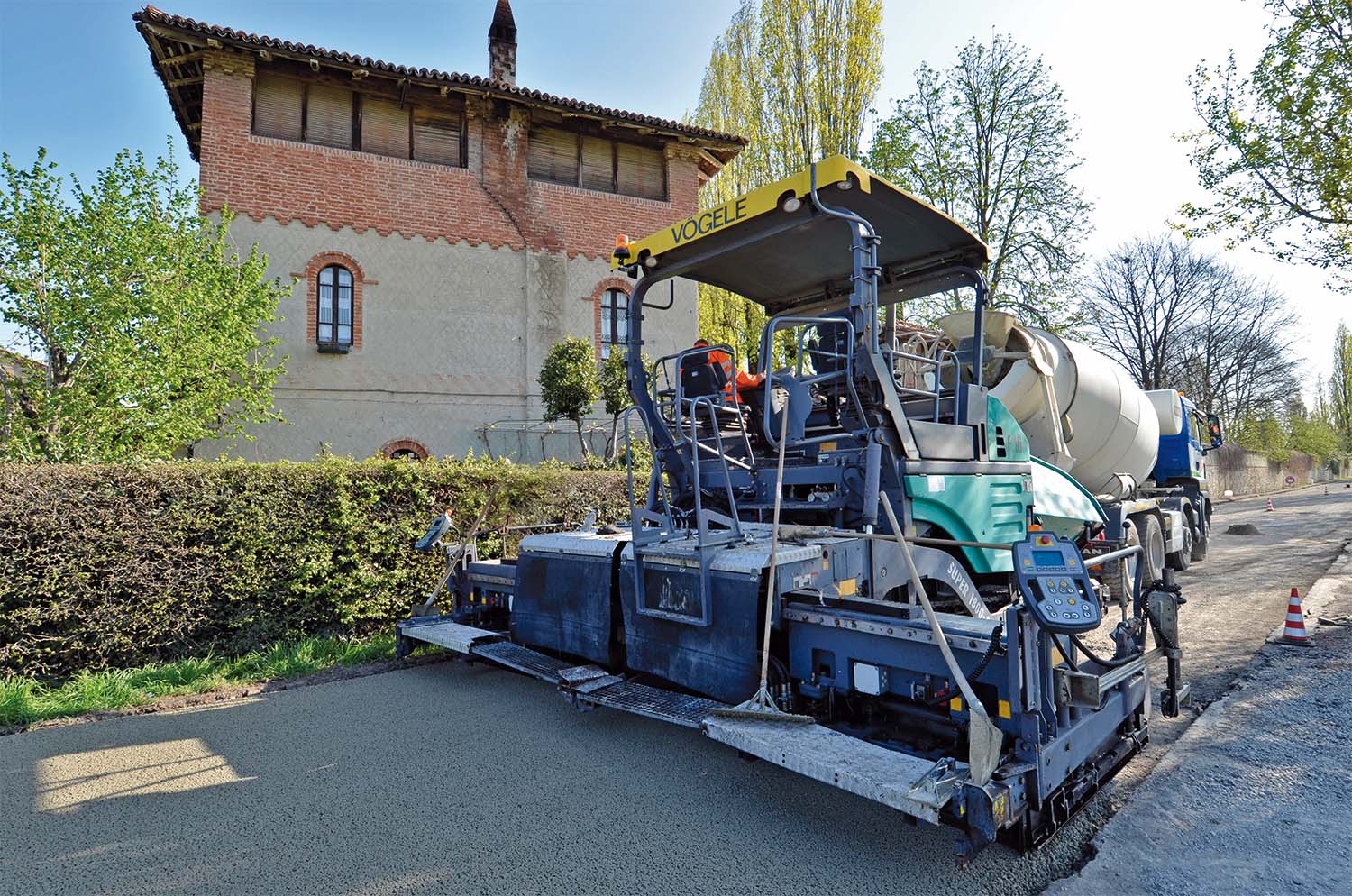Betonrossi Gruppo Cementirossi spa, finitrice stradale.